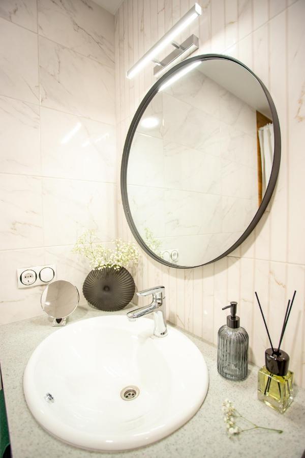 Luxury Apartment With 2 Bedrooms In The City Center Миколаїв Екстер'єр фото