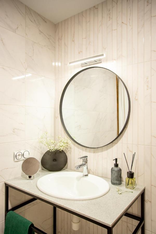 Luxury Apartment With 2 Bedrooms In The City Center Миколаїв Екстер'єр фото